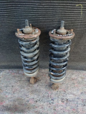 Амортизаторна стійка правий лівий перед navara d40 iii 2.5dci фото №1