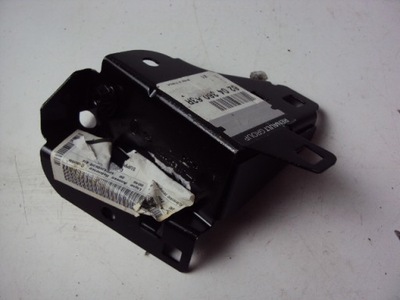 Кронштейн крыла правого renault zoe 2013- фото №1