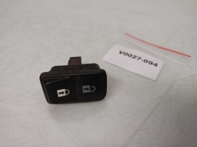 Кнопка блокування двері лівий перед volvo v50 фото №1