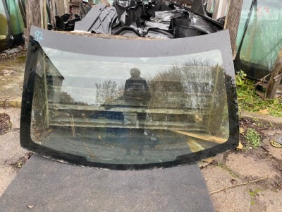 97 mercedes w204 c klasa sedan скло задня фото №1