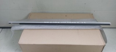 Audi e-tron 4ke837476b молдинг ущільнювач правий перед фото №1