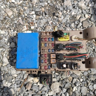 Коробка предохранителей toyota corolla 82641-02040 фото №1