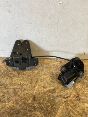 Volvo s90 v90 замок доводчик крышки багажника 31484599 фото №1