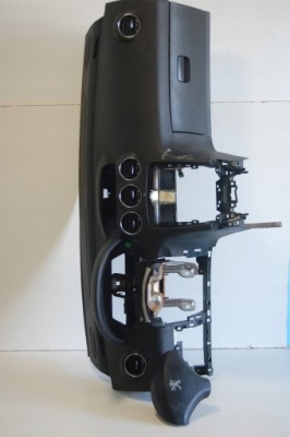 Peugeot 308 консоль панель приладів приладова фото №1