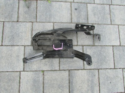 Audi a6 кронштейн крыла левый 4k0821131 фото №1