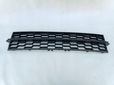 Skoda octavia решітка середня 5e0853677j фото №1