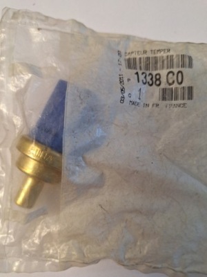 Citroen оригинальный номер 1338 c0 датчик, температура жидкость охлаждающий фото №1