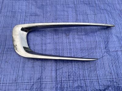 Peugeot 2008 lift молдинг хром бампера передній правий фото №1