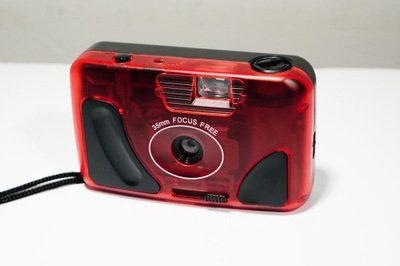 Retro Aparat Fotograficzny Analogowy 35mm Czerwony