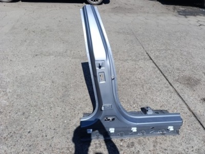 Bmw u11 x1 правий стійку  середній фото №1