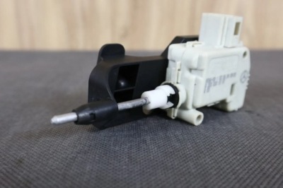 Mercedes slk r171 привод замок крышка заливной топлива 2038201997 фото №1