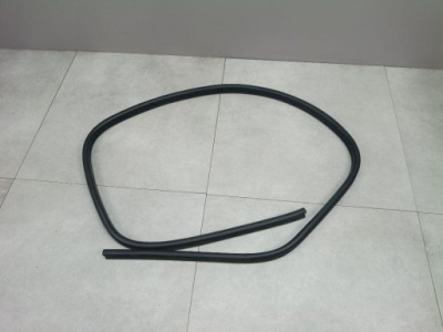 Jeep grand cherokee wk 05-10 r прокладка стекло крышки багажника фото №1