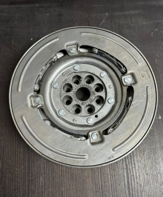 Bmw f40 колесо маховик двомасовий 13103810 фото №1