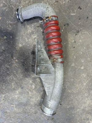 Труба шланг повітря інтеркулер mercedes actros a9605010002 фото №1