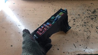 Audi a2 коробка запобіжників 1.2 tdi фото №1