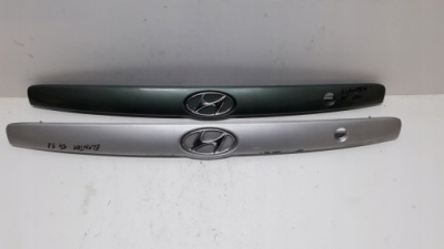 Hyundai elantra 00-06 молдинг крышки задний накладка фото №1