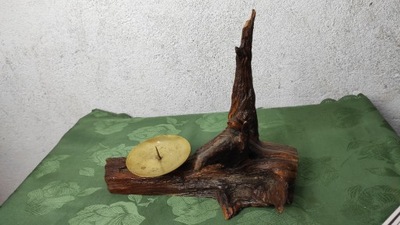 drewniany świecznik z kawałka drewna