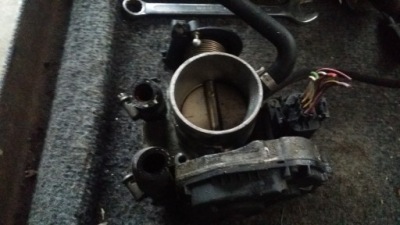 Дроссельная заслонка 058133063 audi a5 b5 1.8 фото №1