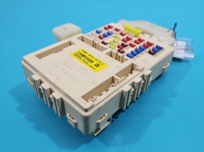 Коробка запобіжників hyundai ix35 09-13 91950-2s721 фото №1