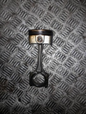 Поршень toyota auris touring sports 2016 1320139185 фото №1