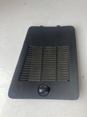 Заглушка карта багажника ліве peugeot 4007 фото №1