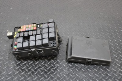 Коробка запобіжників корпус maserati levante m161 670033407 фото №1