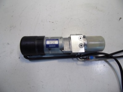 Насос крышки задняя mercedes w211 w219 cls 2118000948 фото №1