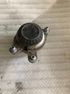 Mercedes подушка двигателя a2132400600 фото №1