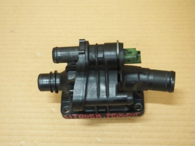 Корпус термостата volvo peugeot citroen mazda 1.6 hdi фото №1