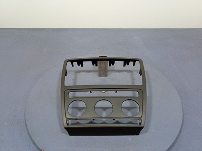 Skoda octavia ii рамка защита радио консоли 1z0858069a фото №1