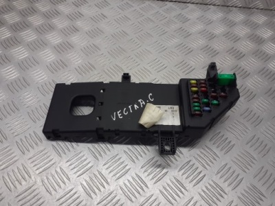 Коробка предохранителей opel vectra c 1.9 cdti 13223679 фото №1
