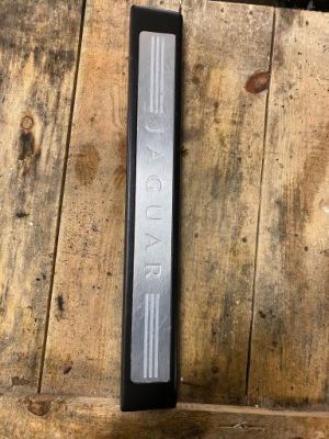 Jaguar xf x250 накладка порог левый перед 8x23-13201-a фото №1