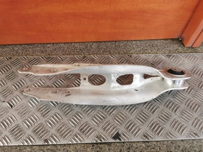 Audi a4 b9 lift важіль задня 8w0505311h фото №1