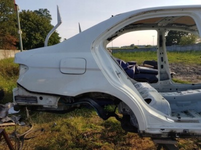 Mercedes c w204 204 amg четверть крыло задняя правая задняя 650 фото №1