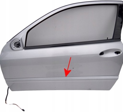 Молдинг нижня двері ліва mercedes c w203 coupe фото №1