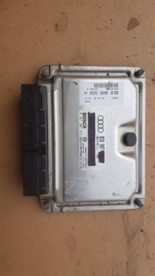 Блок управления двигателя 8e0909559h фото №1