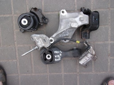 Honda jazz iv 2016r кронштейн подушка двигателя винтик фото №1