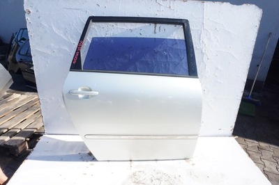 Двері правий задня toyota avensis verso фото №1