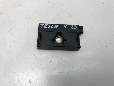 Tesla model y 2023 лампа освітлення салону кабіни 1504703-00-d фото №1