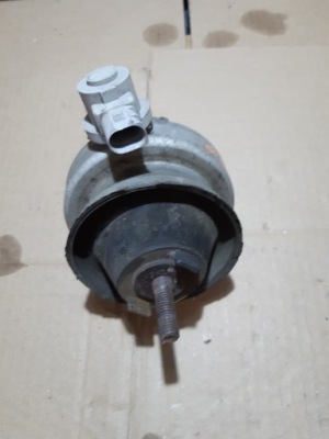 Audi a6 c6 подушка двигуна ліва 4f0199379bk фото №1