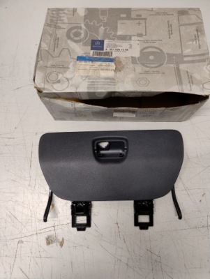 Крышка бардачка mercedes sprinter a9016801298 aso оригинал фото №1