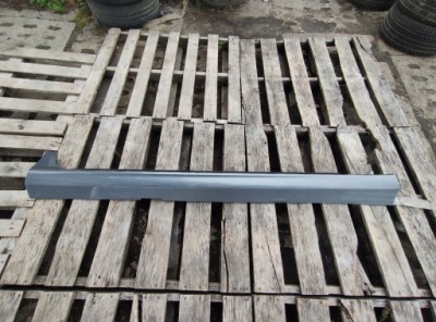 Volvo v60 ii молдинг поріг накладка права 31448914 2018- фото №1