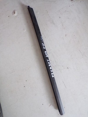 Молдинг ущільнювач внутрішнє правий перед peugeot 207 фото №1