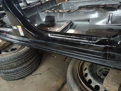 Порог стойка правый audi a1 8x фото №1