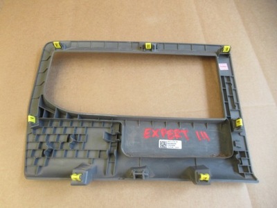 Peugeot expert iii jumpy рамка консолі 98083853 фото №1