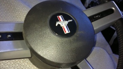 Mustang подушка водителя air bag 2005 2012 фото №1
