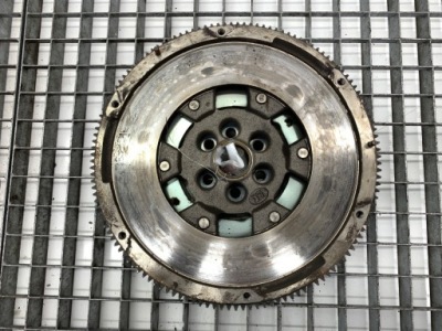 Колесо двухмассовый vw golf vii 2.0 150km 04l105266c двухмассовый маховик фото №1