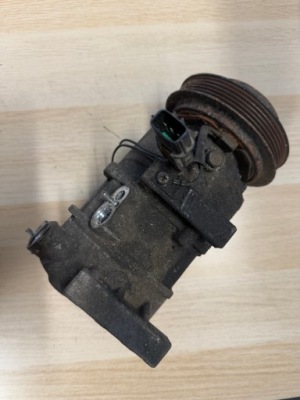 Kia rio iv v 17- компрессор повреждённая dve12n фото №1