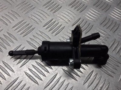 Помпа сцепления skoda fabia ii 1.2 6r0721388 фото №1