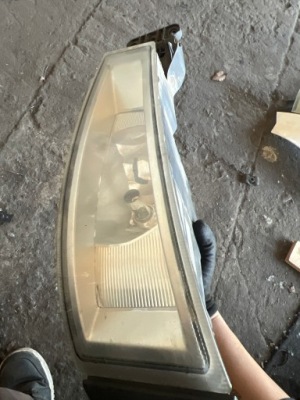 Volvo euro 6 fh4 лівий протитуманна фара фото №1